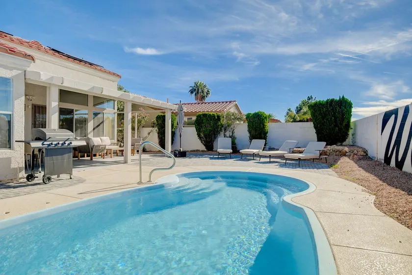 Cozy Modern 3BR Desert Style Home - Pool Fun! - Image 1