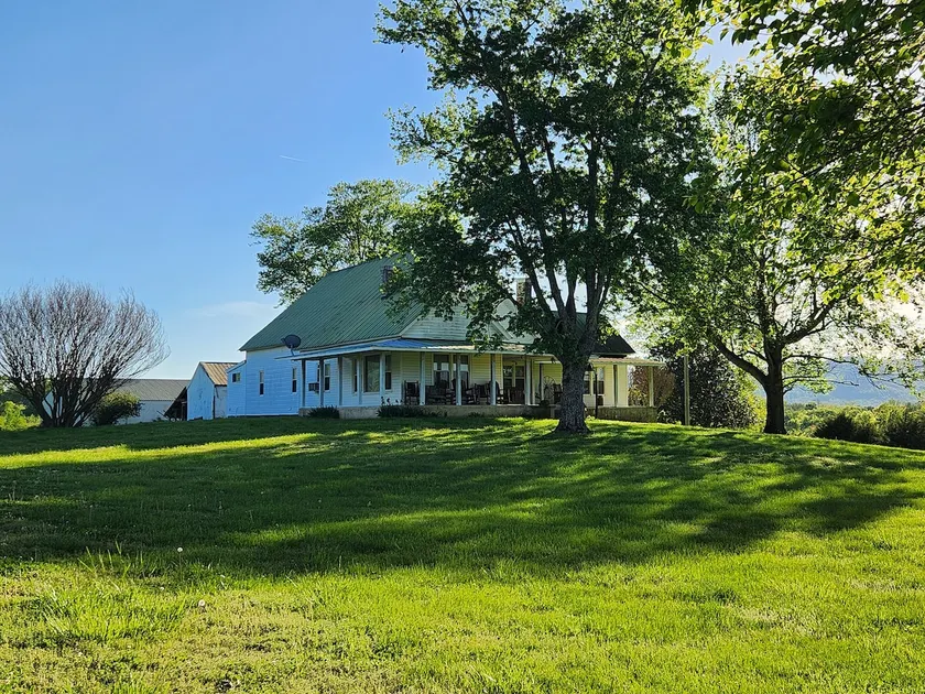 Mommas Farmhouse - Image 1