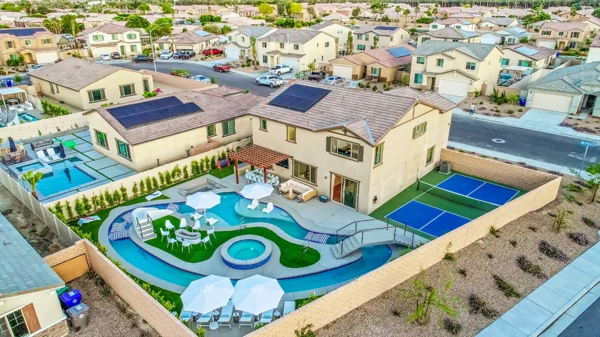 Lazy River Pool+Spa+Pickleball+Game Room+BBQ+Golf - Image 1