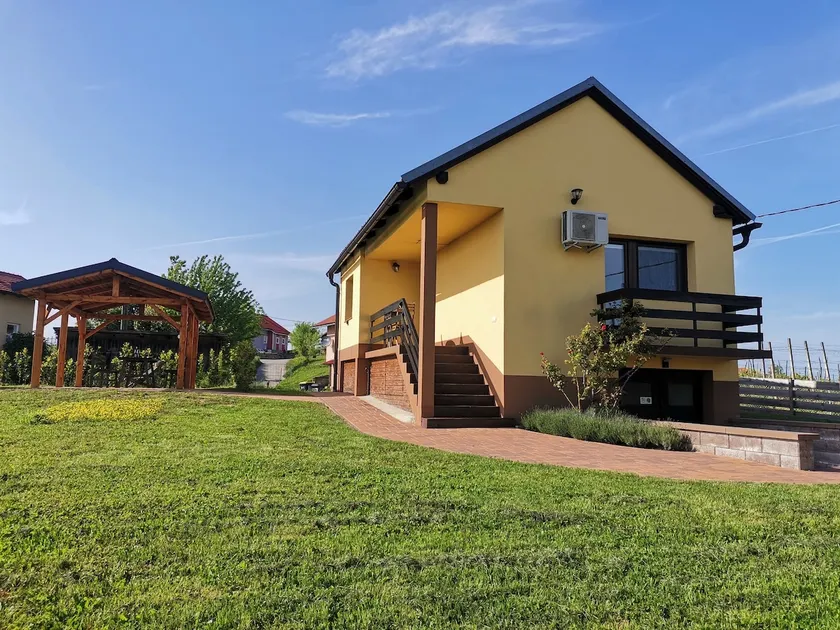 House Pavlek-peaceful shelter in a spring sun - Image 1