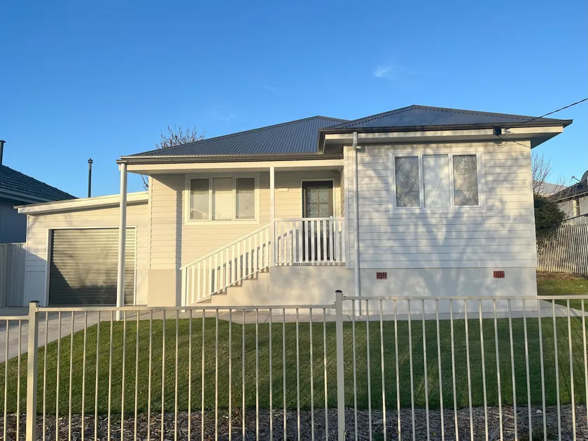 Turvey Townhouse. Modern, Quiet, Near CBD - Image 1