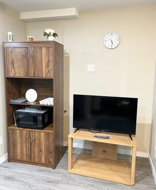 Larry Luxury Modern Suite Regina - Image 1