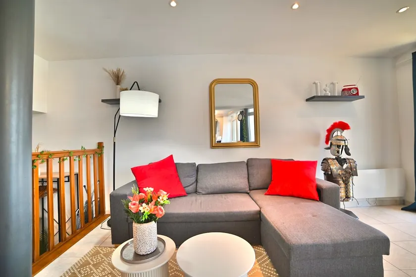 Triomphe | Sublime View, Gallo-Roman Decor, Fiber - Image 1