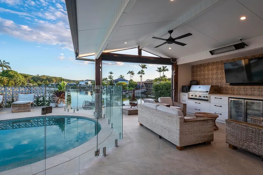 Waterfront 4BR Pool, BBQ & Currumbin Alley - Image 1