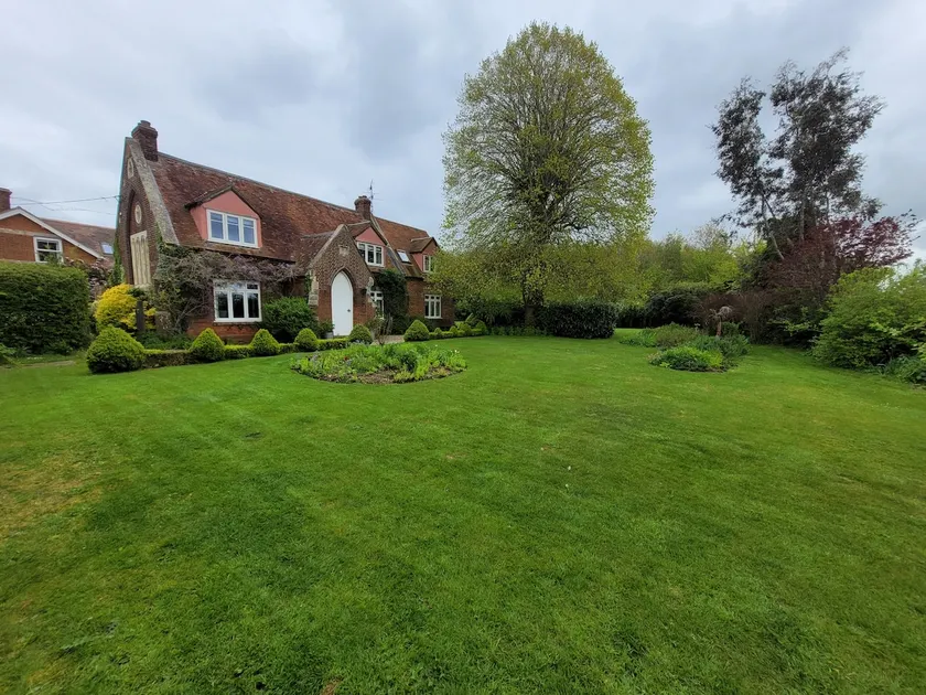 Old School House in Beautiful Essex Countryside - Image 1