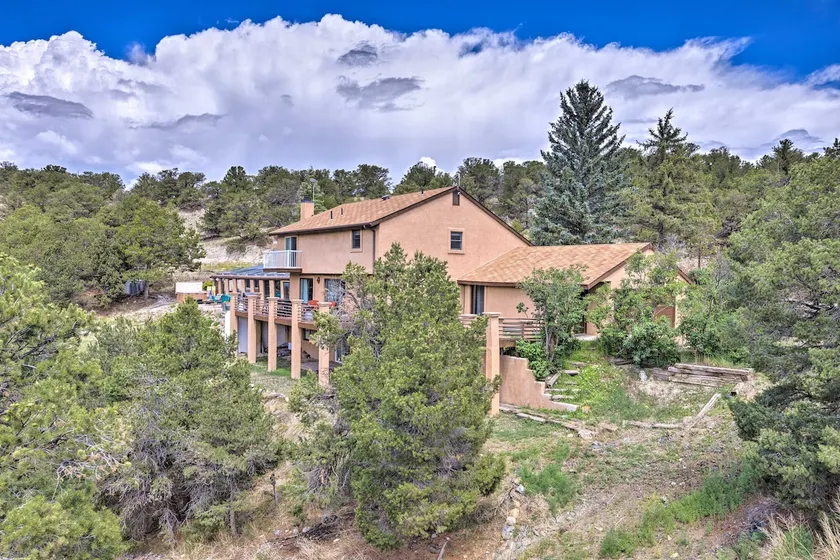 Rustic Salida Retreat with Hot Tub & Views - Image 1
