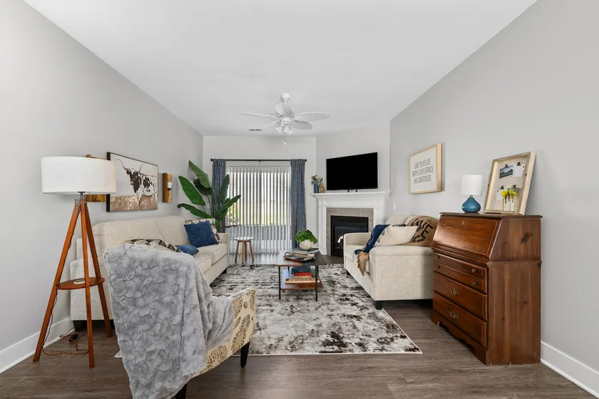 Bettendorf Gem: 2BR Condo w/ King Bed & Garage - Image 1