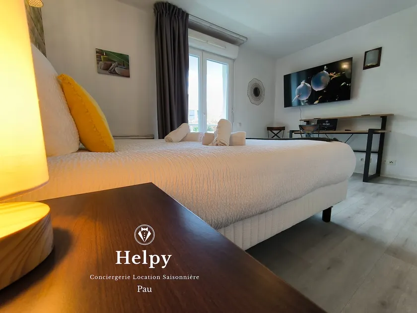 2-person apartment - Parking - Balcony - Office - 10 min to the center - Image 1