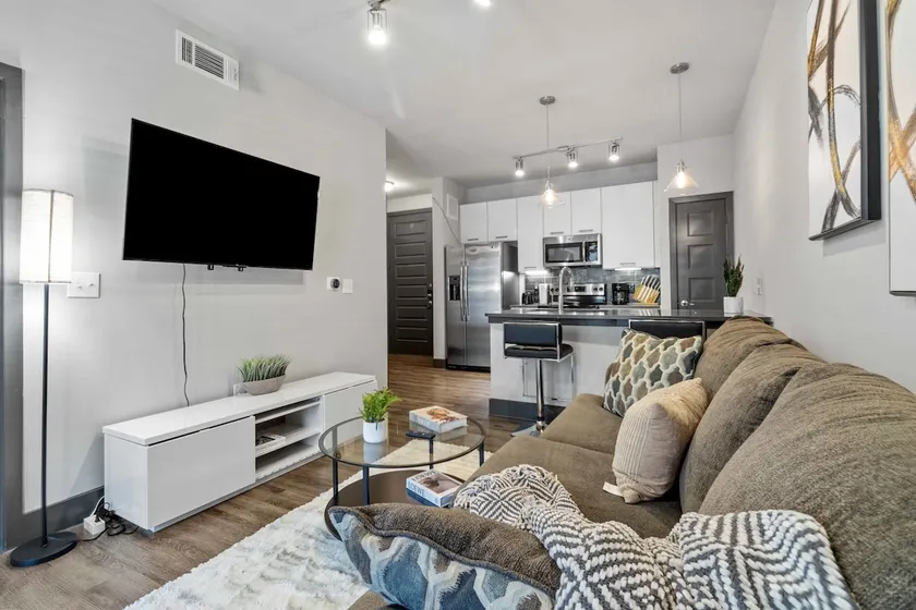 1BR Pool Free Wi-Fi Free Parking Gym - Image 1