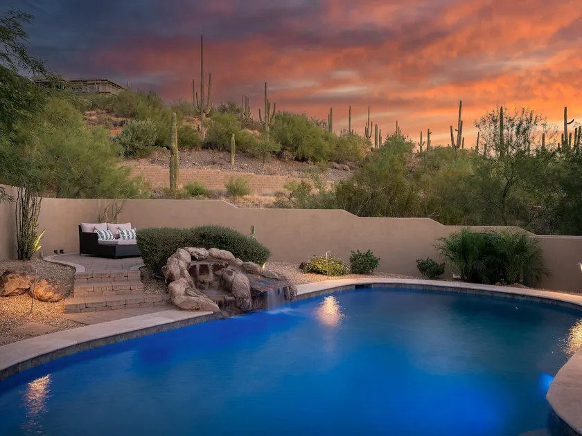 Lux Cave Creek Oasis Heated Pool Spa Walk to Town - Image 1