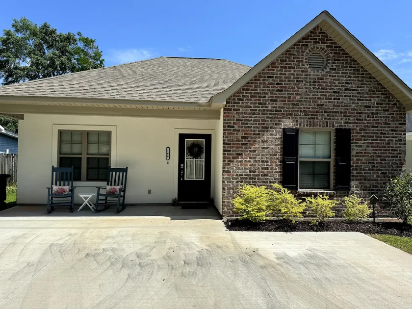 Celie’s Cottage - Image 1