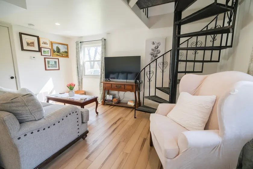 Hadley Hideaway Cottage - Image 1