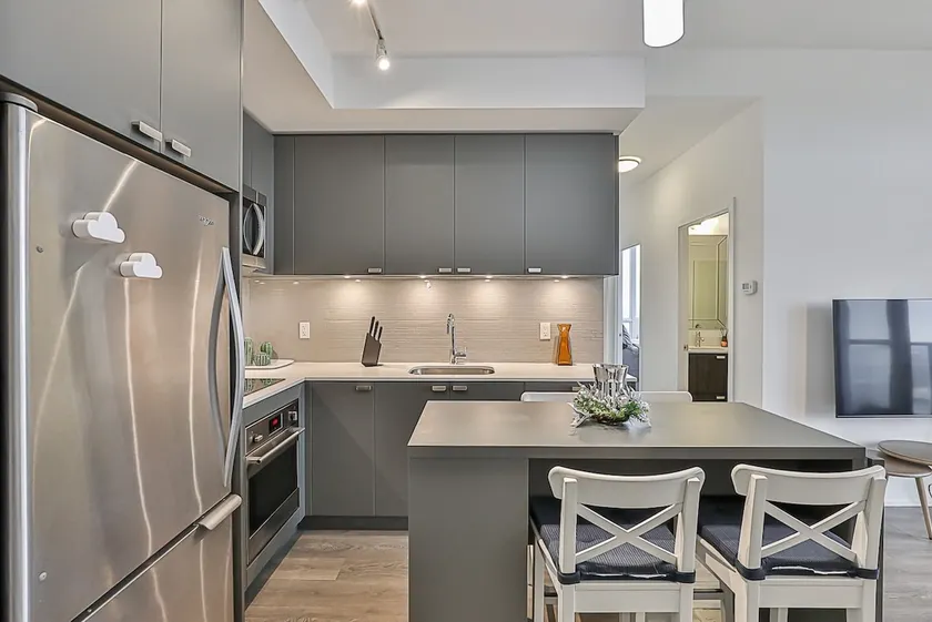 Cityview 2 br/2 bath at Fairview Mall - Image 1