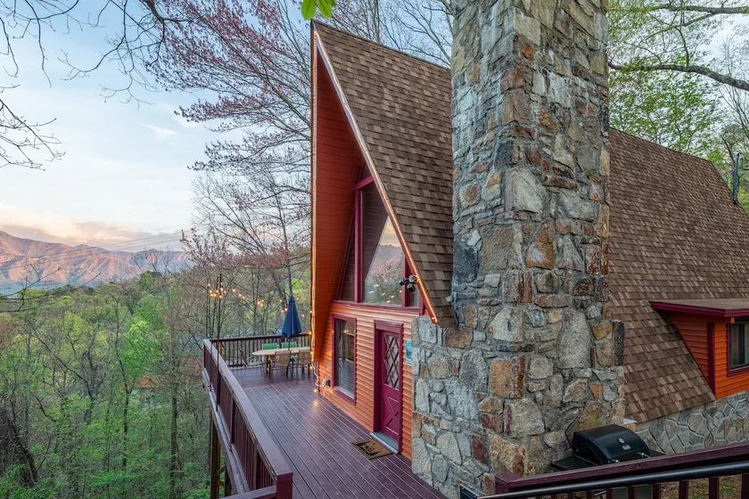 Cabine 2BR Gatlinburg confortable avec terrasse et bain à remous privé - Image 1