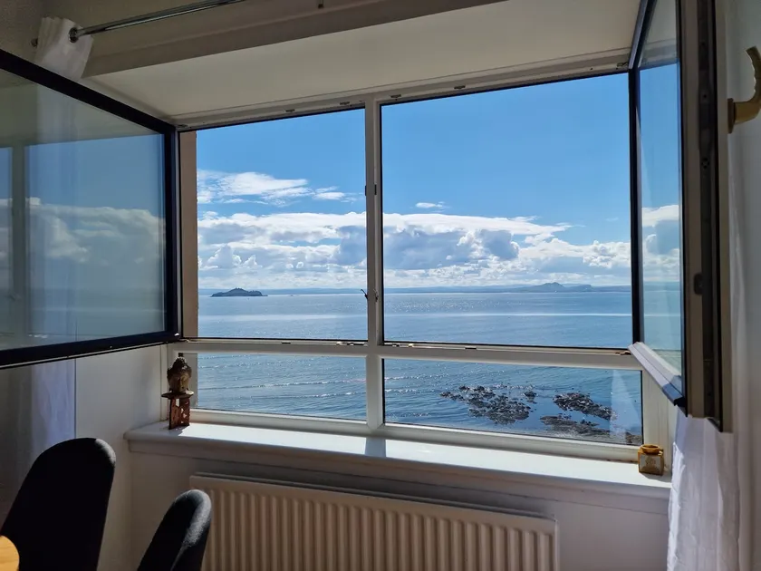 Flat by the sea with great view - Image 1