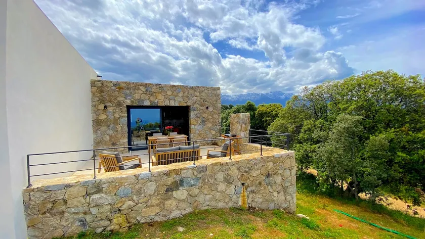 Casa Beluccia with sea & mountain views - Image 1
