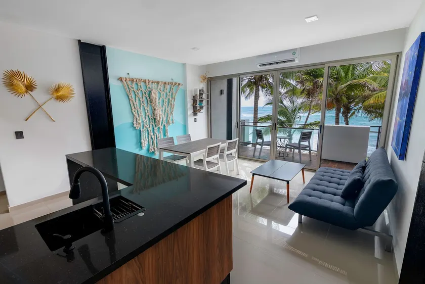 Family apartment with stunning ocean view - Image 1