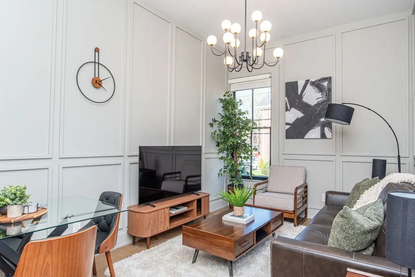 LUXE Sun Drenched 2 Bd, Steps to Brown and Wayland - Image 1