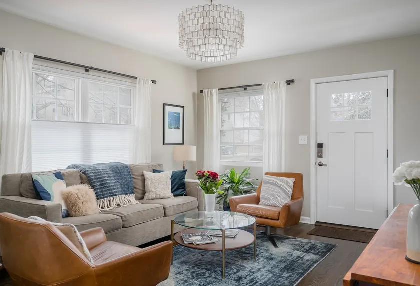 Cozy 2BR Midtown Bungalow | Family Friendly - Image 1