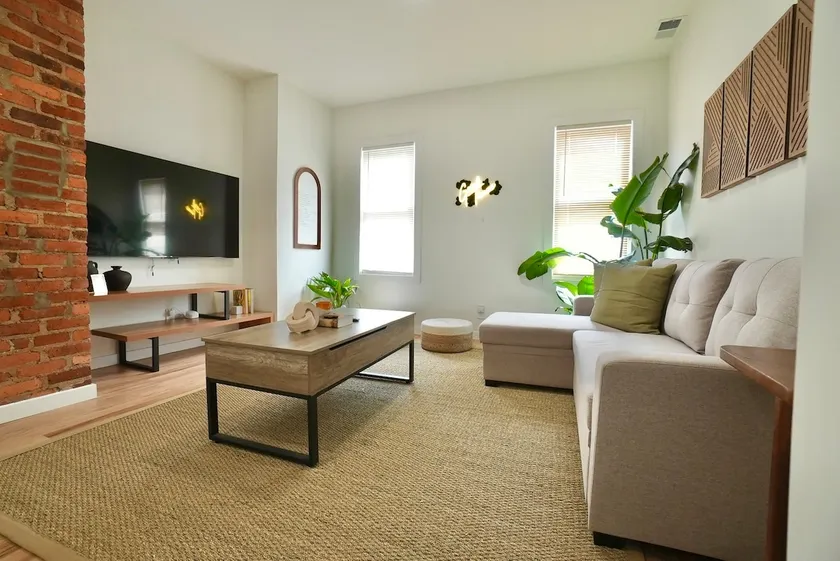 New 2 Bdrm 15mins to EWR Airport NY American Dream - Image 1
