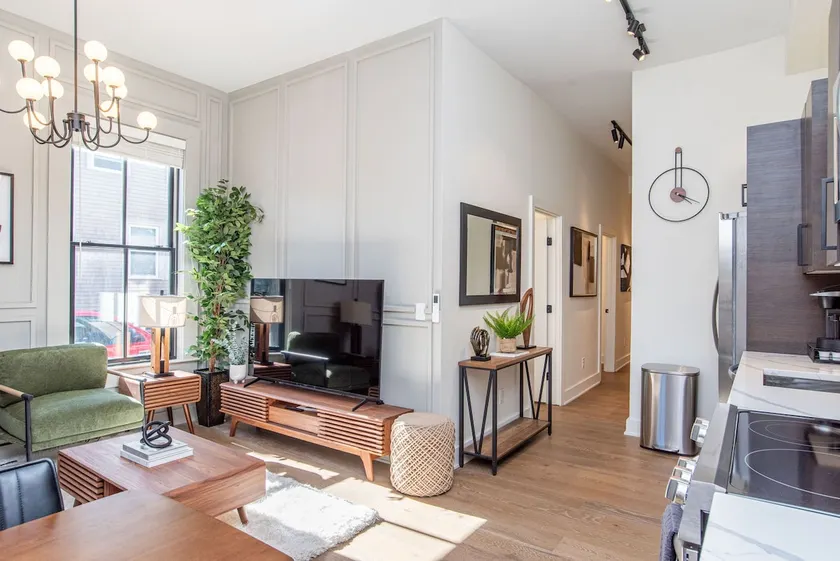 Elegant Chic 2bd- New & Spotless- Walk Everywhere! - Image 1