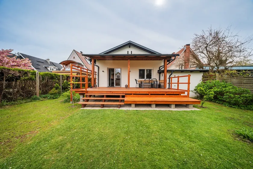 Family bungalow at Lake Wörthersee with A/C & TV - Image 1
