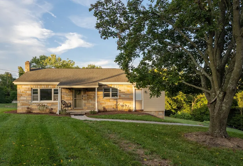 Comfy Getaway in Strasburg, VA! - Image 1