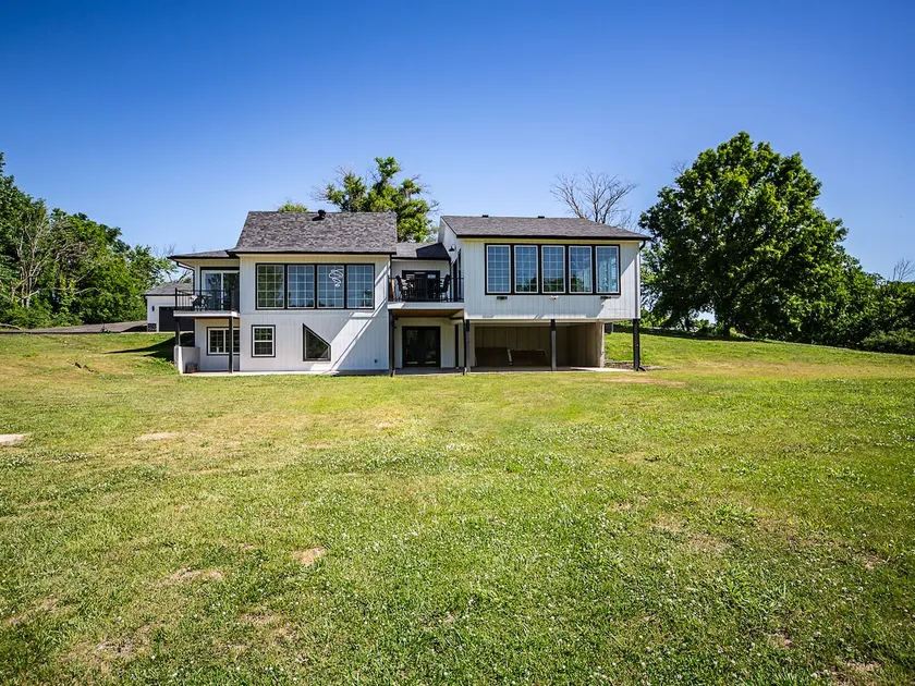 Private 5-Acre Estate|4BR Sleeps 10|20 min KCI - Image 1
