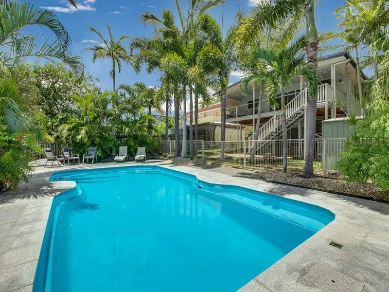 Entire Family Beach House Awaits - Image 1