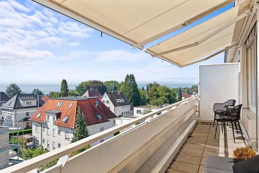 Penthouse with Alpine and lake view - Image 1
