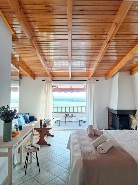 Moonstone Seafront Suite - Image 1