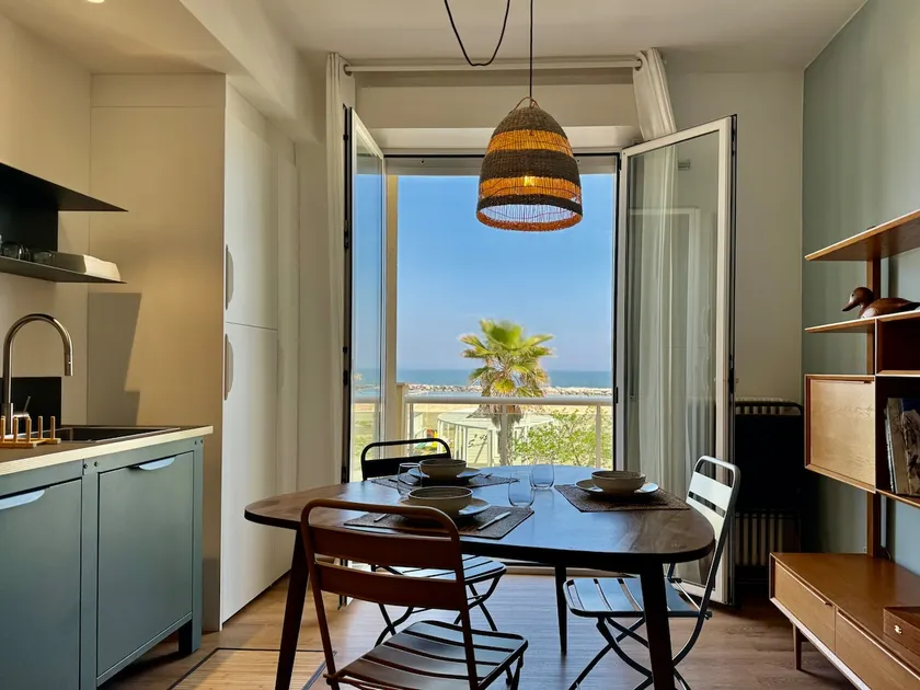 Terrace overlooking the sea - Image 1