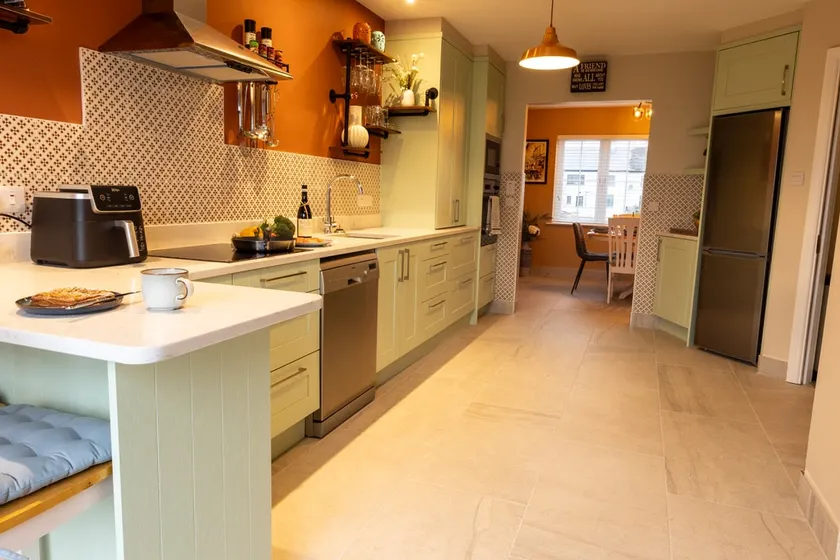 Sarah’s Home Away from Home - Luxury Apartment - Image 1