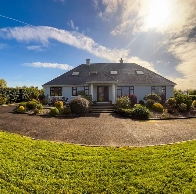 DOONEEN HOUSE - Image 1