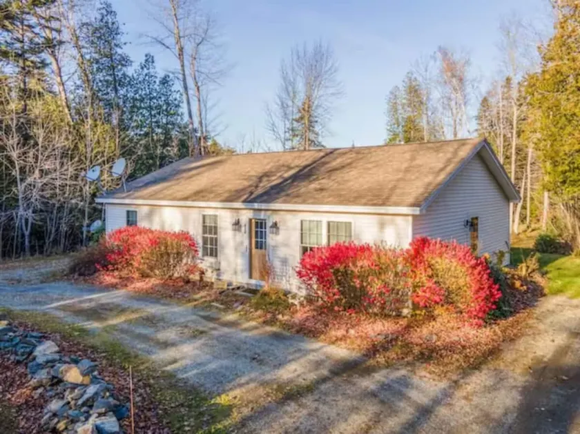 Quiet Lakeside getaway close to Bangor or Acadia! - Image 1