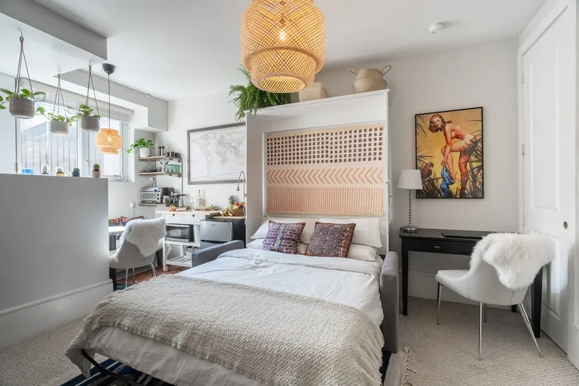 Chic Yorkville Pied-à-Terre | Stylish Retreat - Image 1