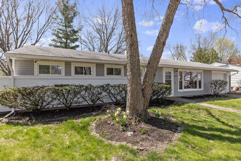 3 Bedroom Edgebrook Ranch Escape - Image 1