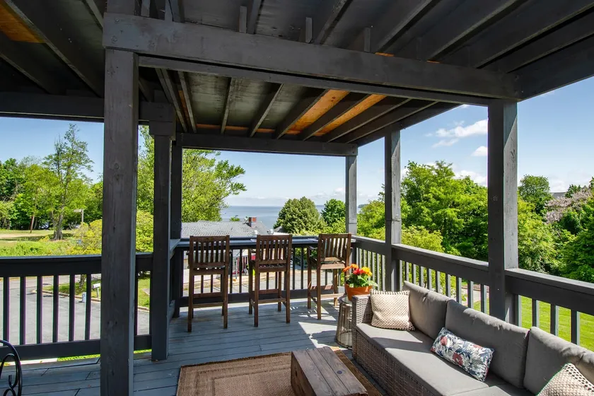 Beach Haven Hideaway ~ stunning water views! - Image 1