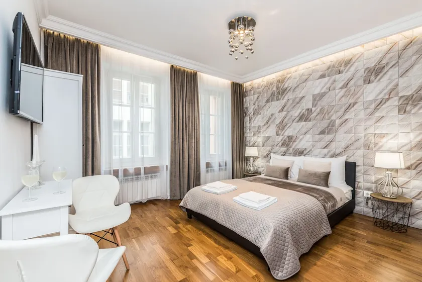 Just In Rynek Garncarskie 10 with bonus separate office TV room - Image 1