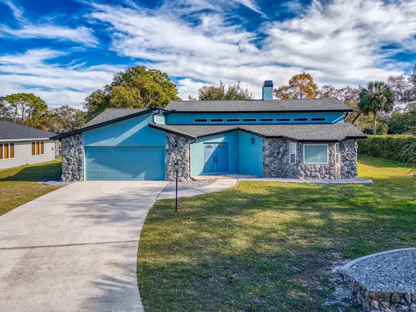 4/3 Pool Home on Golf Course - Image 1
