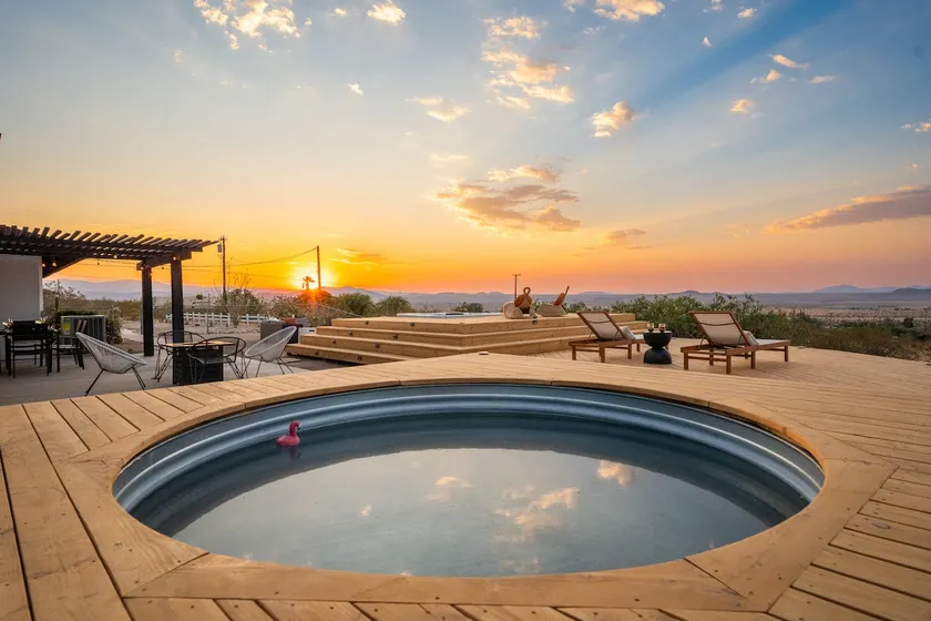 Private, Stunning View, Spa & Cowboy Pool - Image 1