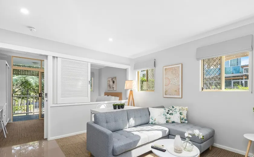 500m walk to CBD. Kangaroo Point. Apartment + Pool - Image 1