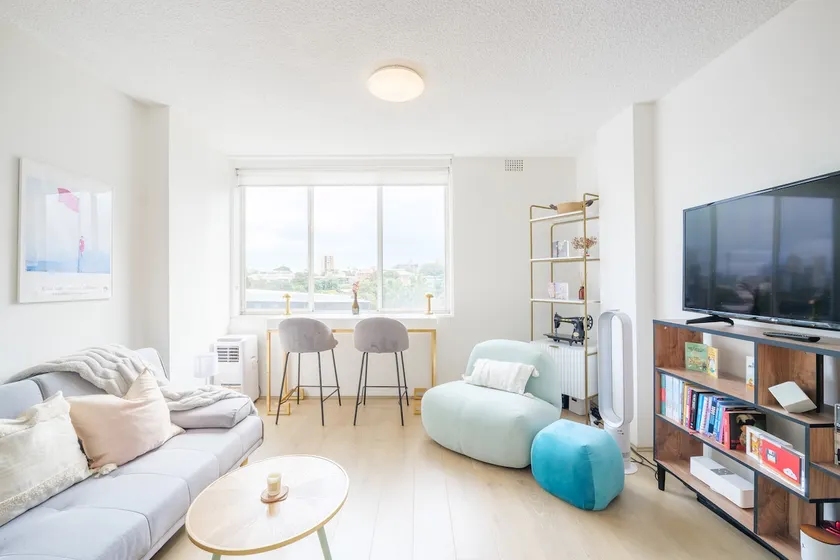 2 Bedroom Water Views Edgecliff Harbour Apartment - Image 1