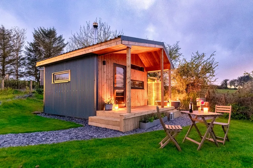 Glamping Cabin with Outdoor Bath - Image 1