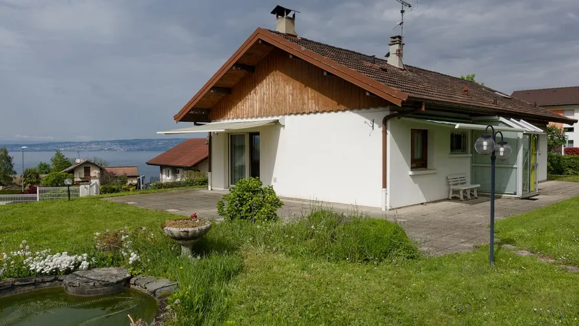 House, terrace and garden. - Image 1