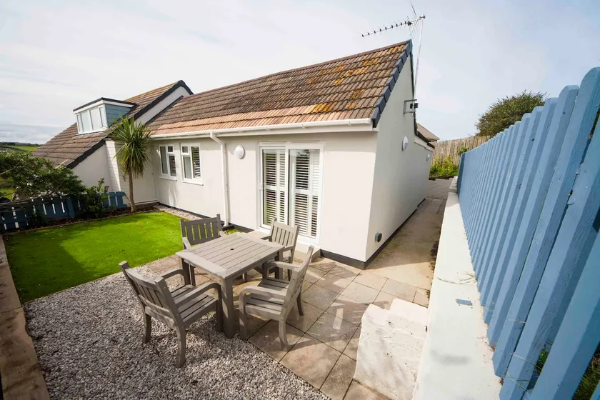 Beautiful Holiday Home in Mawgan Porth With Garden - Image 1