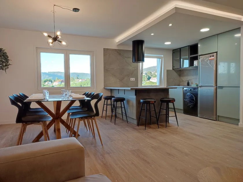 O Paseo, 5 stars - Image 1