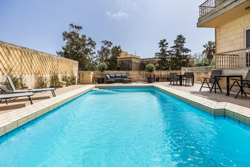 Tranquil Mansion - 3 Bed, Pool, BBQ & Gaming Room - Image 1
