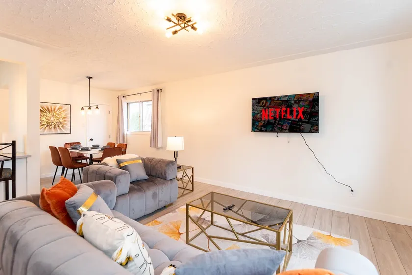 *SkyView House* Luxury/15 Mins WEM/3Beds Sleep 6 - Image 1