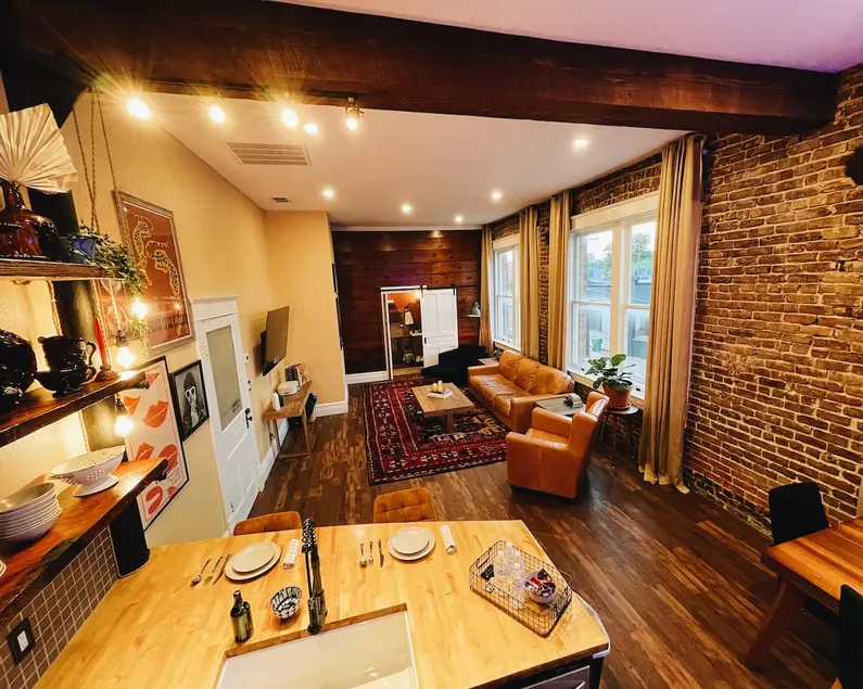 Historic Loft in the Heart of Downtown PTX - Image 1